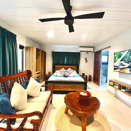 Le Port Guest House Baie Sainte Anne Exterior foto