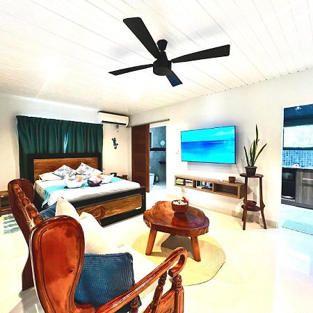 Le Port Guest House Baie Sainte Anne Exterior foto