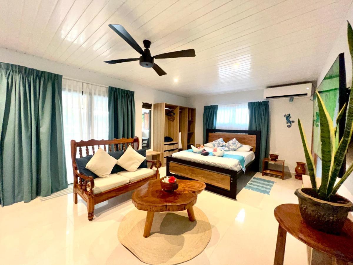 Le Port Guest House Baie Sainte Anne Exterior foto