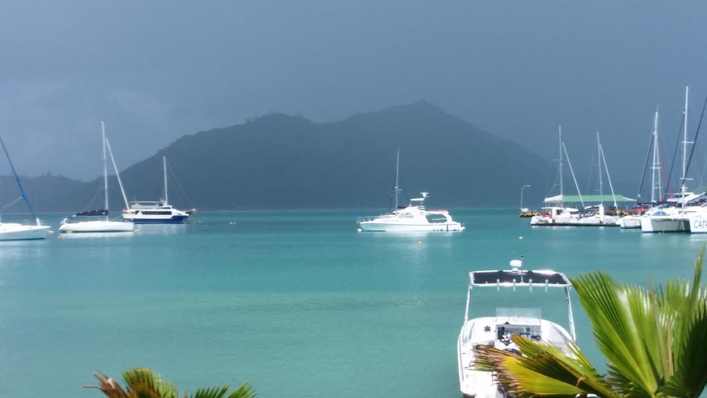 Le Port Guest House Baie Sainte Anne Exterior foto